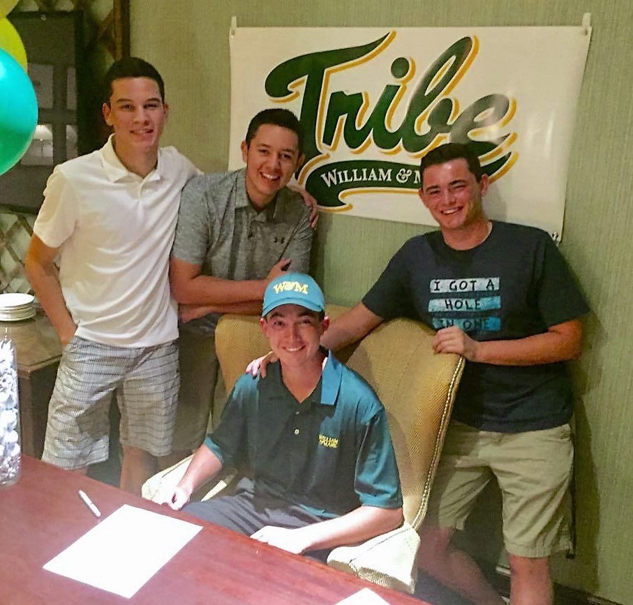 Trevor Hecht with members of the CDO golf team (courtesy)