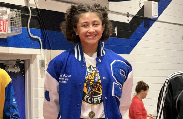 Sunnyside wrestler Audrey Jimenez first girl to win sectional title ...