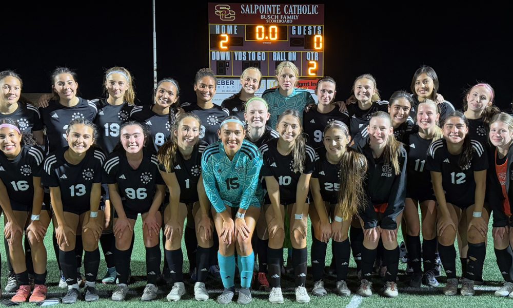 Salpointe girls over Walden Grove 20 to advance to the 4A final on